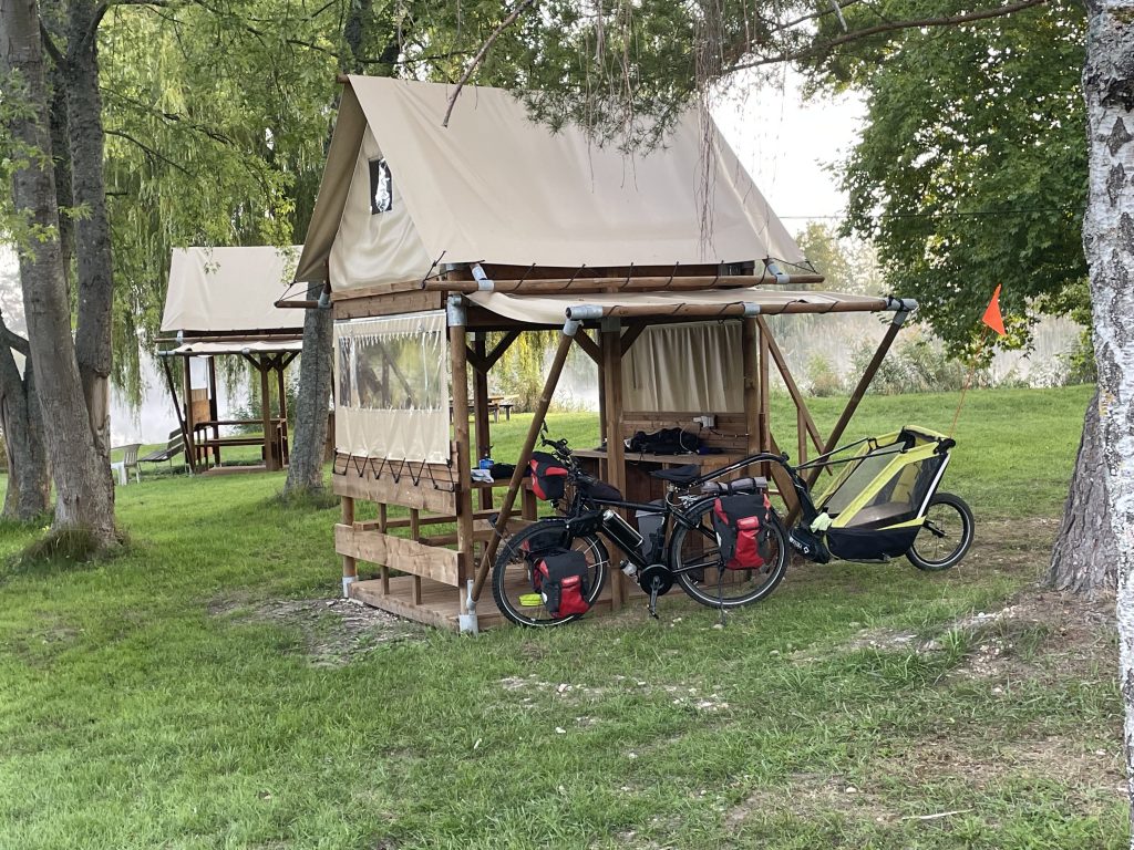 Emplacement camping Alsace tente bivouac vélo